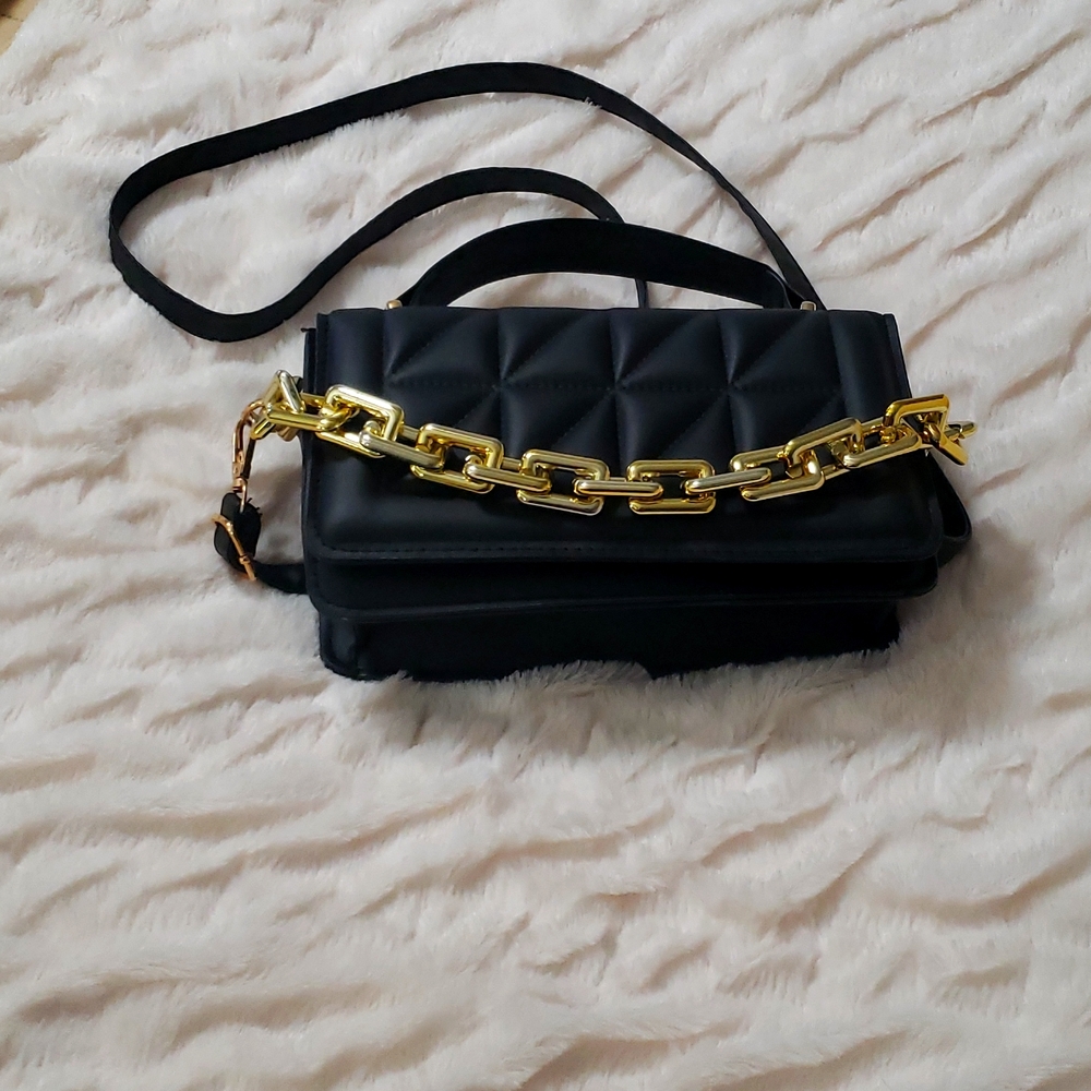 Black quilted top handle/cross body purse. BRAND NEW!